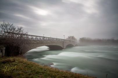 Long exposure of this pedestrian crossing on a foggy morning just before the American Niagara Falls.