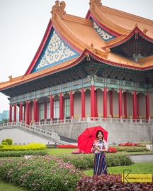 Taiwan's amazing temples give many opportunities for photography. I like to combine portraits with a nice background. National Chiang Kai-shek Memorial Hall, Taipei, Taiwan.